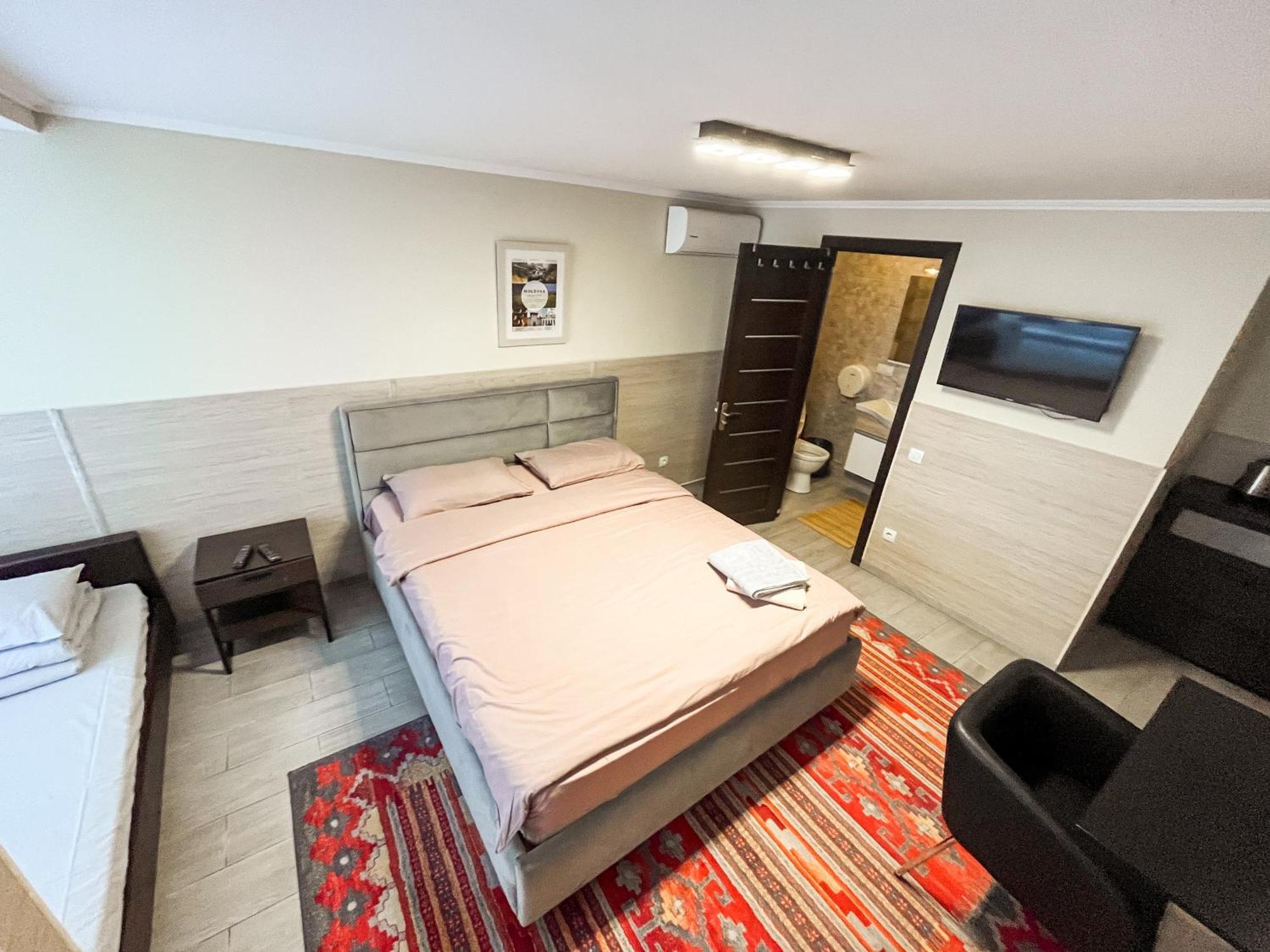 77/5 Hotel Chişinǎu Buitenkant foto