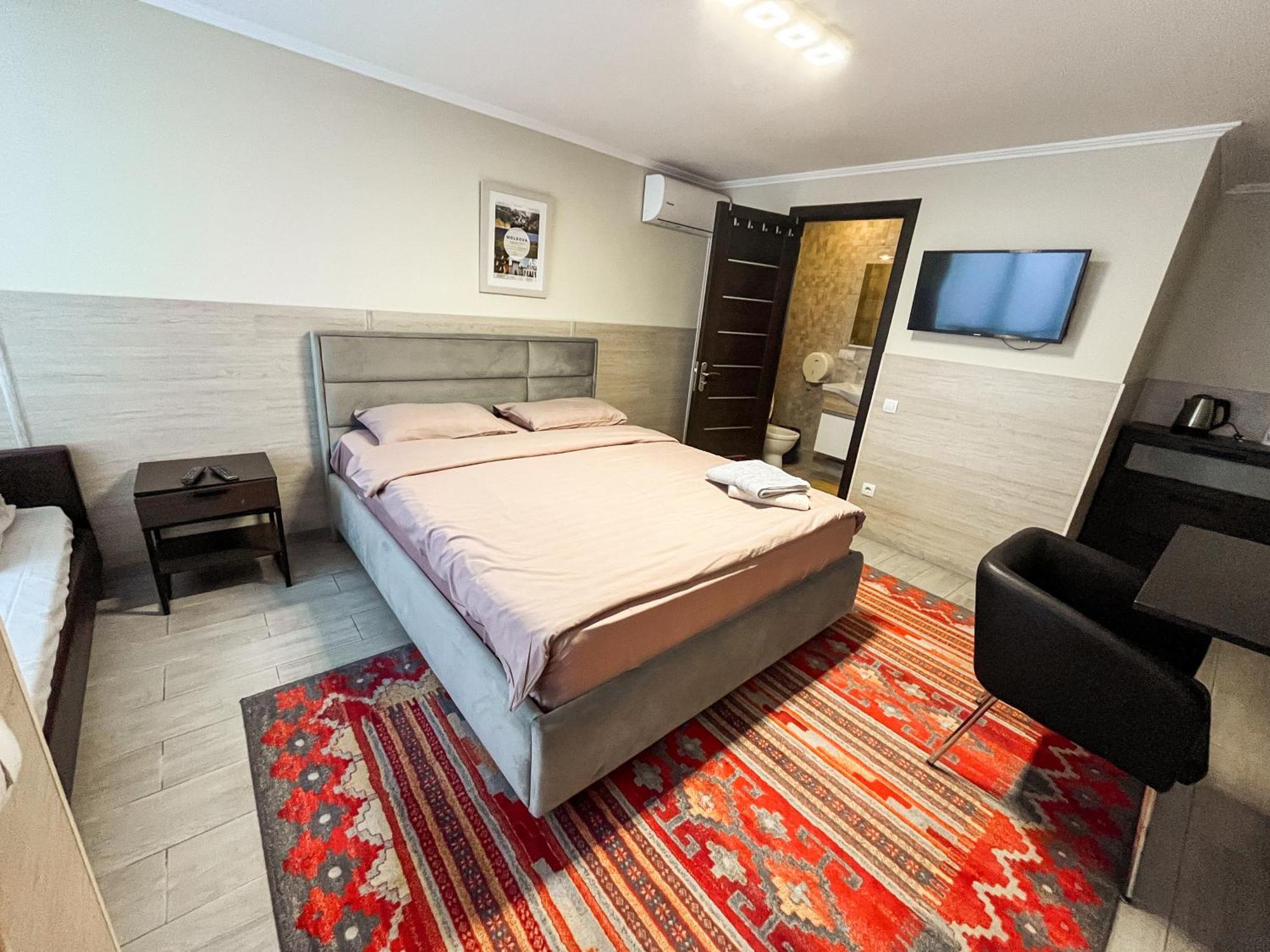 77/5 Hotel Chişinǎu Buitenkant foto