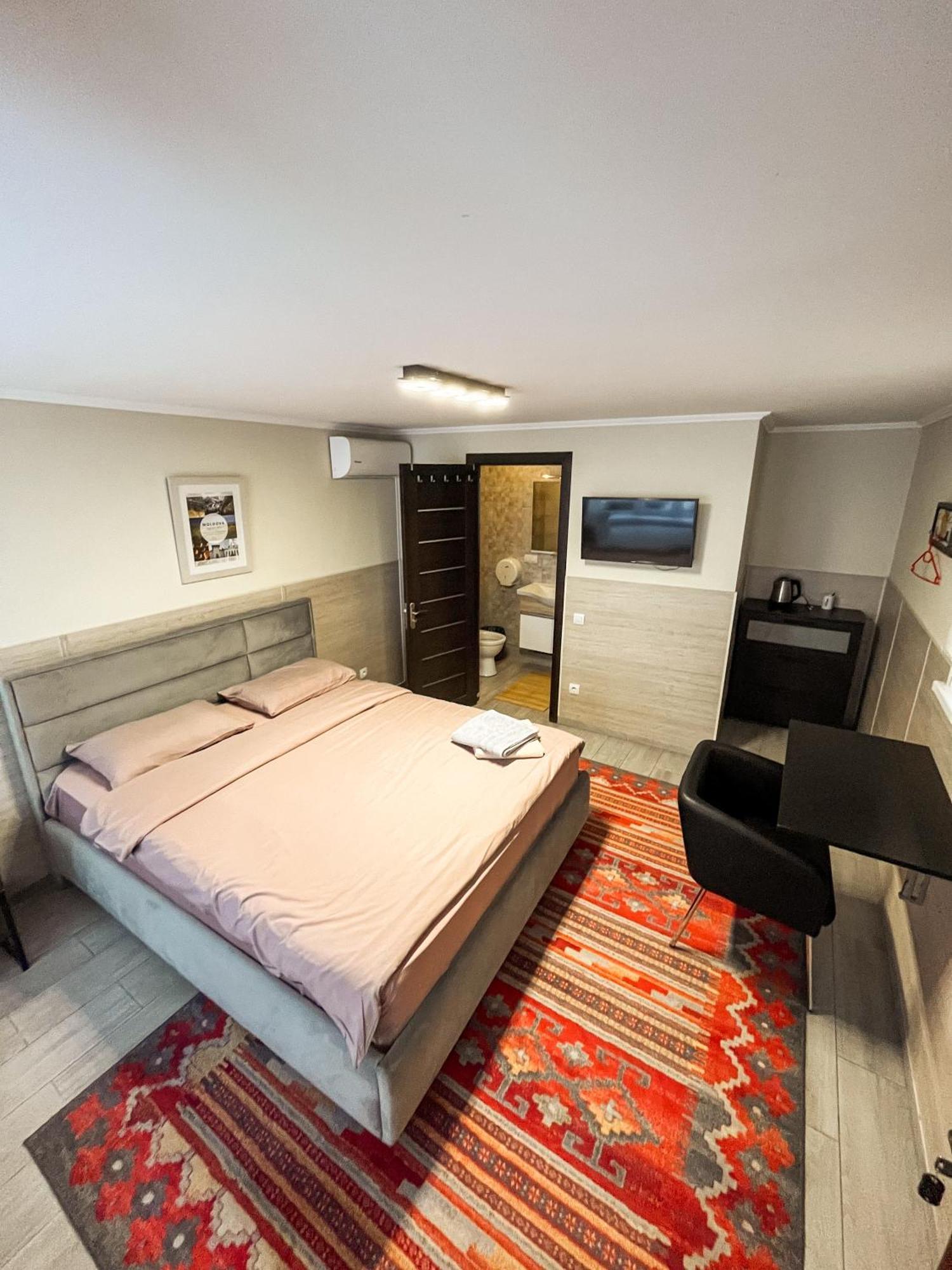 77/5 Hotel Chişinǎu Buitenkant foto
