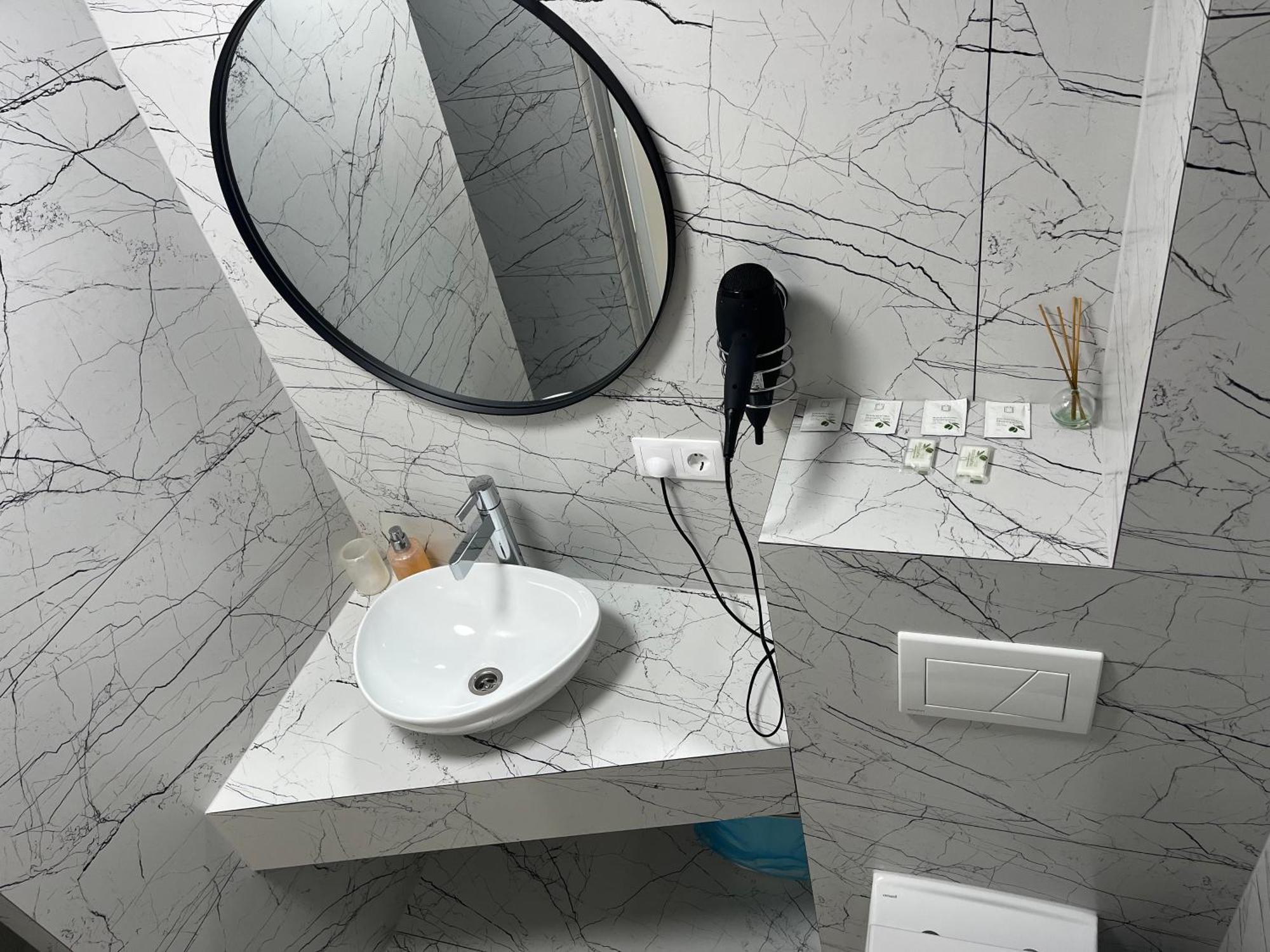 77/5 Hotel Chişinǎu Buitenkant foto