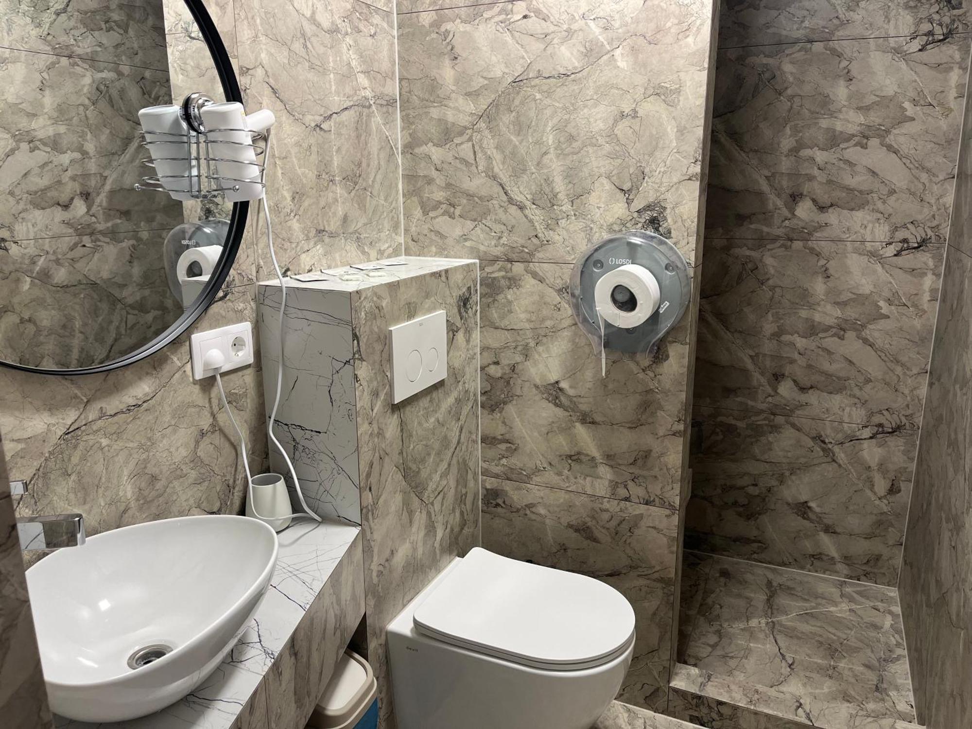 77/5 Hotel Chişinǎu Buitenkant foto