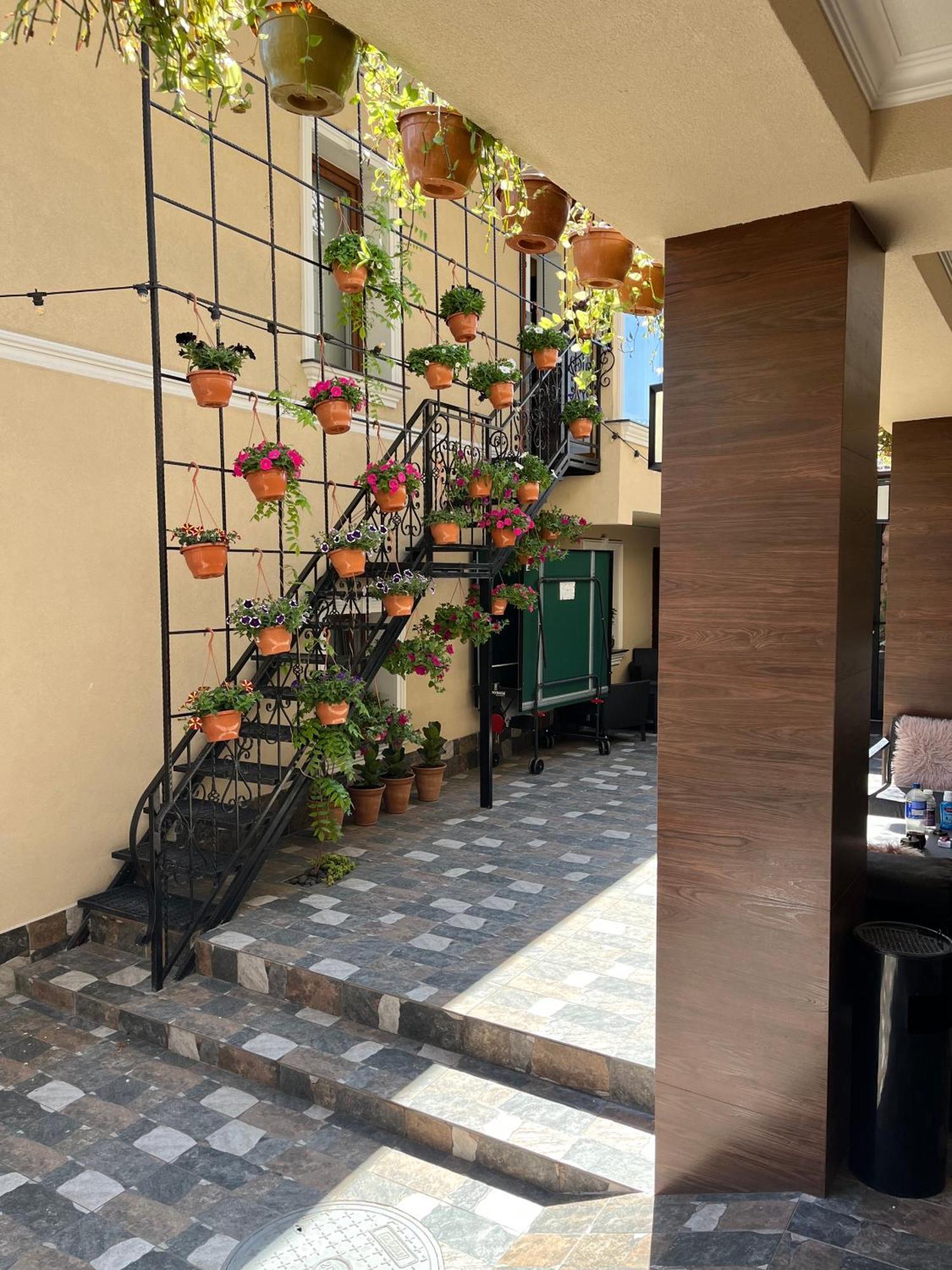 77/5 Hotel Chişinǎu Buitenkant foto