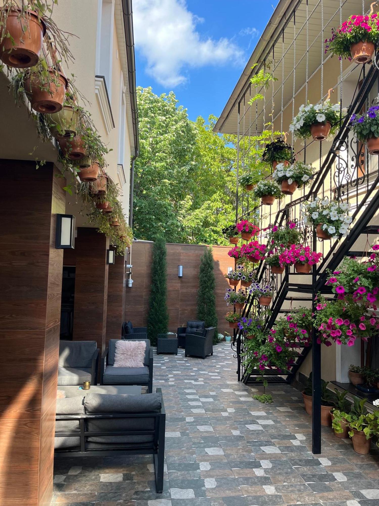 77/5 Hotel Chişinǎu Buitenkant foto